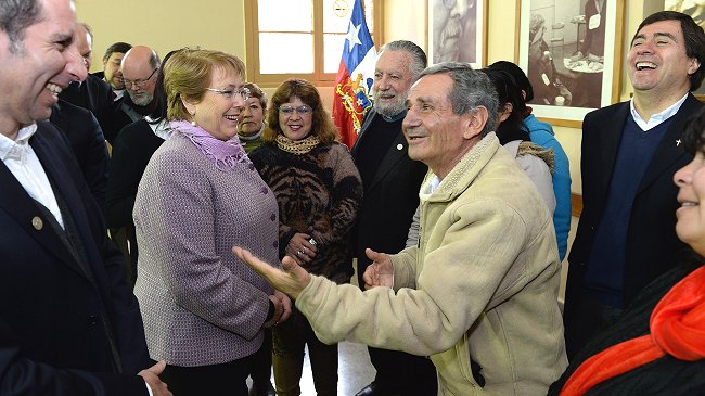 Michelle Bachelet compartió con albergados del Hogar de Cristo