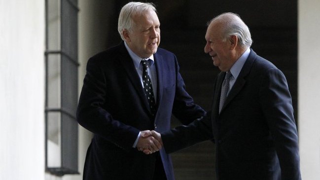 Burgos: Presidenta Bachelet aceptó visita de Ricardo Lagos a La Moneda
