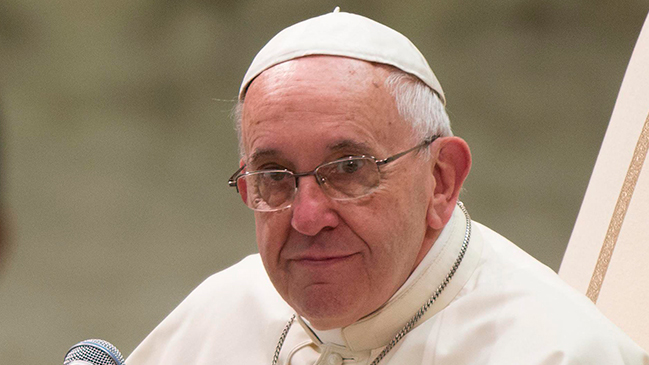 El papa sostuvo un cartel a favor del diálogo por las Malvinas