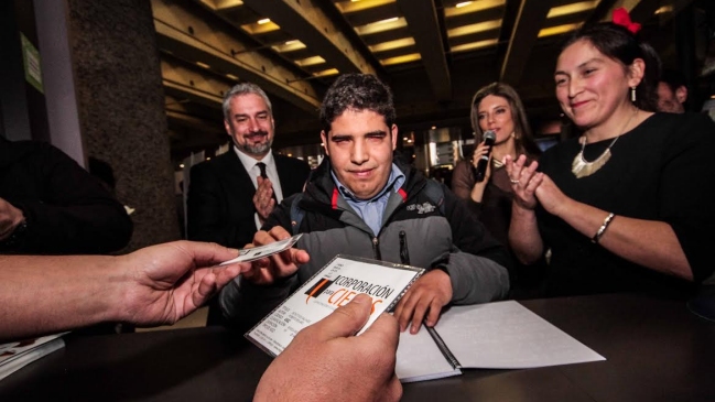 Bibliometro recibió donación de mil audiolibros de la Corporación para Ciegos