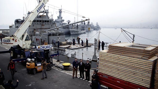 Embarcan ayuda para reconstruir viviendas dañadas por temporal en Juan Fernández