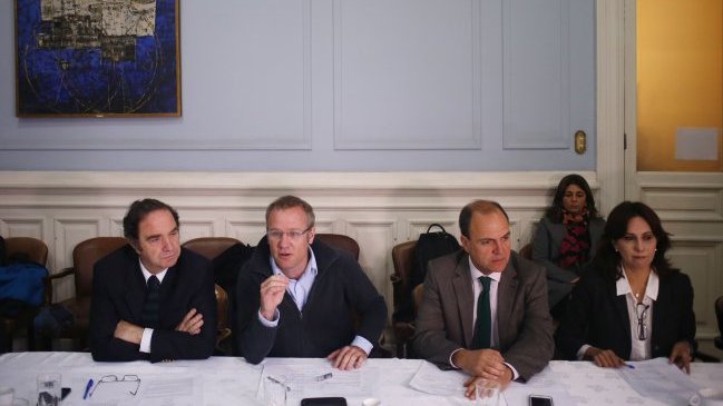 Oposición fijará en septiembre candidatos a elecciones municipales de 2016