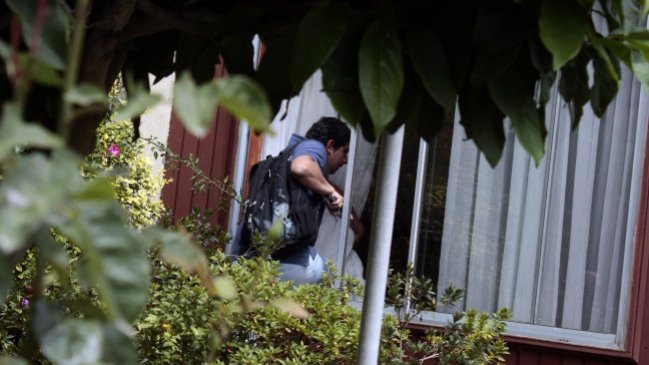 Delincuentes usaron sable para amenazar a familia de Peñalolén