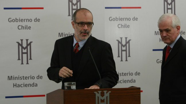 Ministro Valdés evitó referirse a supuestas presiones en caso Penta-SQM