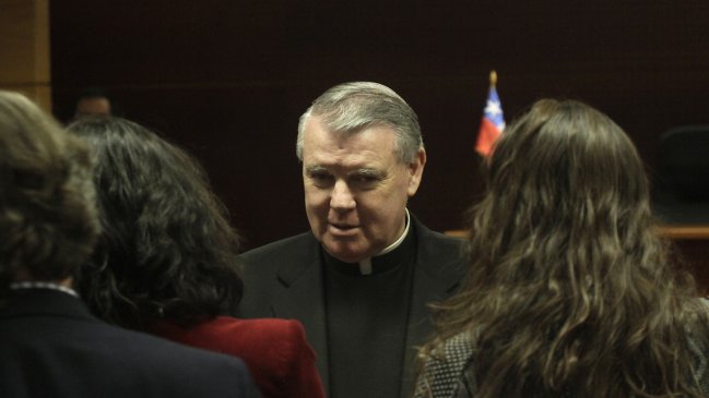Gobierno decidió expulsar de Chile al sacerdote John O'Reilly