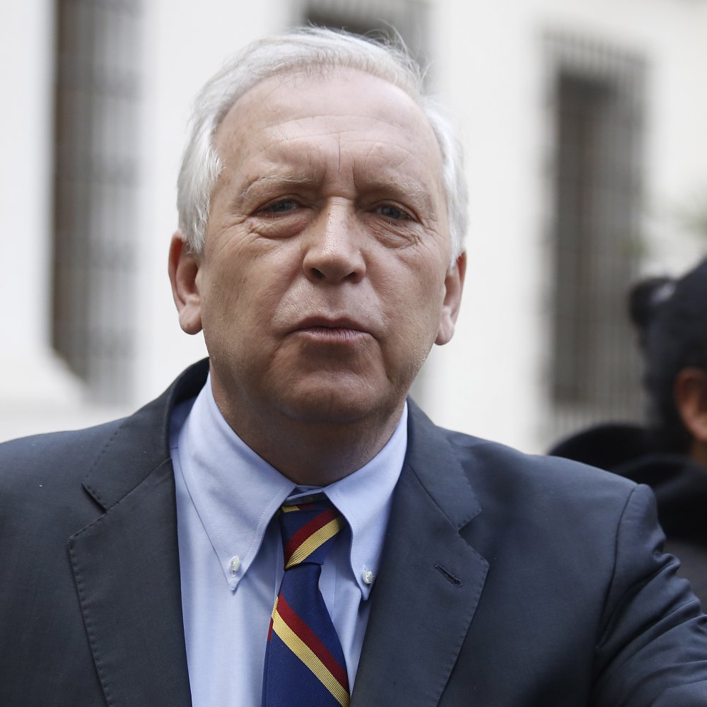 Ministro Burgos insistió en que O'Reilly debe cumplir su condena antes de salir del país