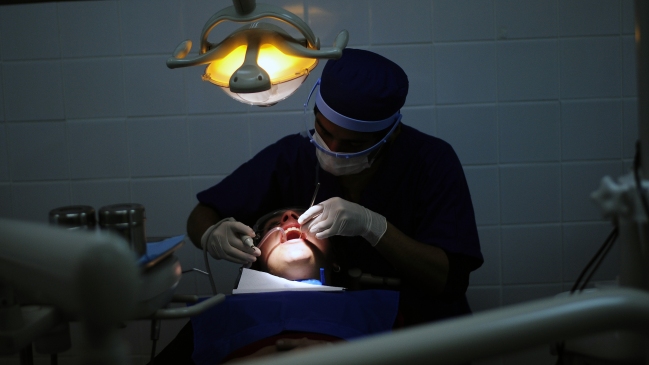 Dentistas del sector público anunciaron paro de advertencia este martes