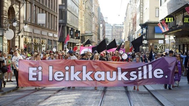 Finlandia piensa pagar un salario básico incluso a desempleados