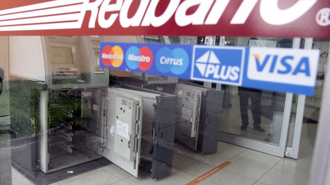 Delincuentes sustrajeron gavetas de depósitos desde banco en San Pedro de la Paz