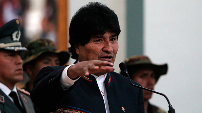 Video de Evo Morales ordenando que le aten un zapato se volvió viral