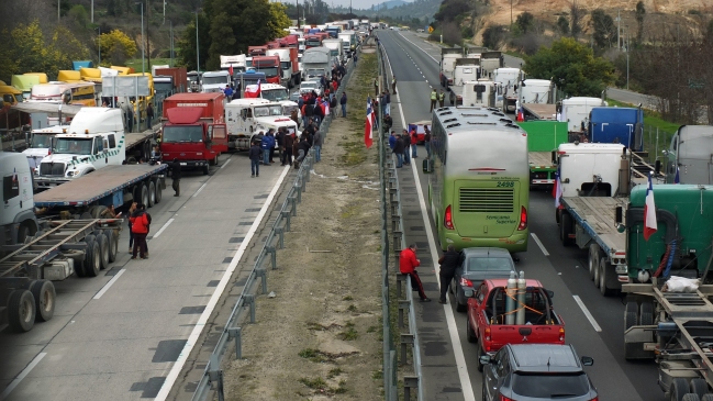 CUT: Tratar de meter 13 camiones de alta carga a la capital es una acción de violencia