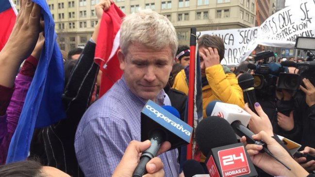 Jorge Luchsinger: Gobierno, por favor, deje a camioneros mostrar máquinas quemadas