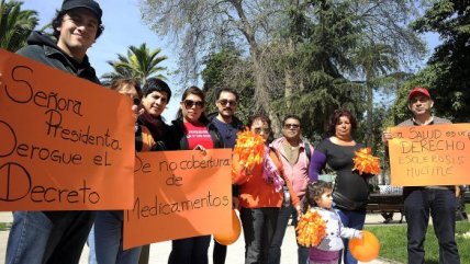 Pacientes de Esclerosis Múltiple de Chile se manifestaron en Santiago y Viña del Mar