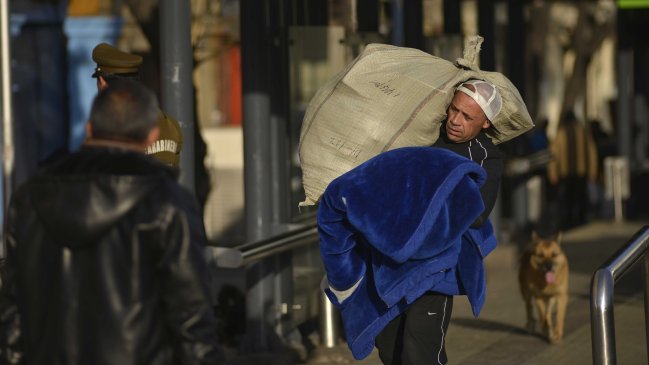 Municipalidad de Santiago desalojó a 35 familias desde céntrico edificio