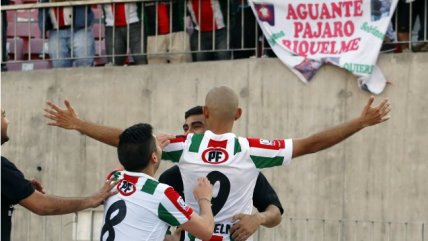 Marcos Riquelme selló su doblete con un disparo potente desde la línea del área