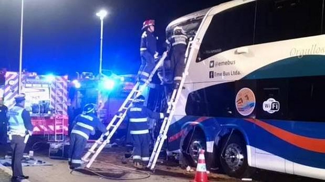 Fatal colisión entre un bus y un camión se registró en Chimbarongo