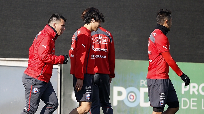 Medel, Fernández y Pinilla llegaron a Chile para sumarse a la selección