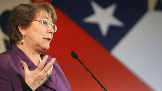 Bachelet reiteró intención de entregar autonomía a regiones