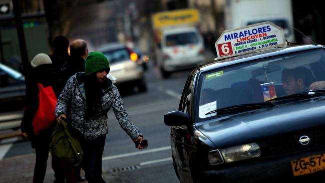 Comisión del Senado aprobó congelar por 5 años la inscripción de nuevos taxis