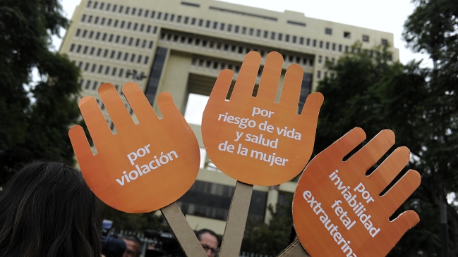 Colegio Médico: Penalizar médicos para evitar aborto por violación es inadecuado