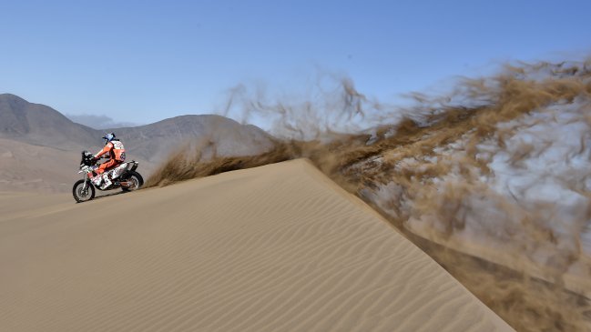 Pablo Quintanilla recuperó el liderato en motos del Atacama Rally