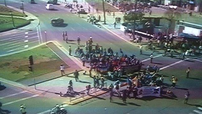 Agrupación mapuche marcha por la Alameda