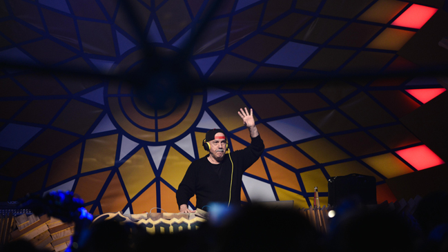 Con 75 años y a 3.000 metros Moroder revivió la edad de oro de la música disco