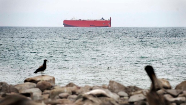 Pescadores solicitan al Gobierno retiro de barco varado en Coquimbo