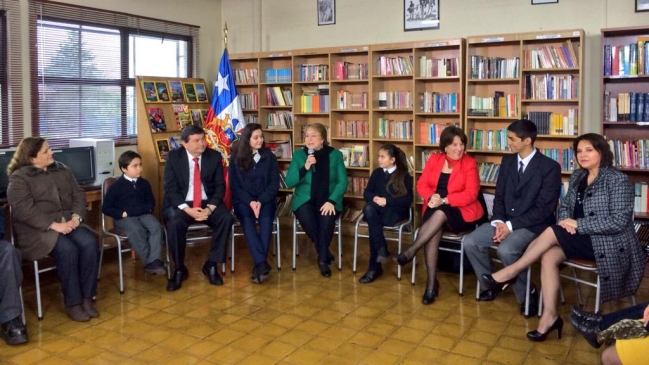Bachelet valoró aprobación de carrera docente: Diálogo hace florecer los proyectos