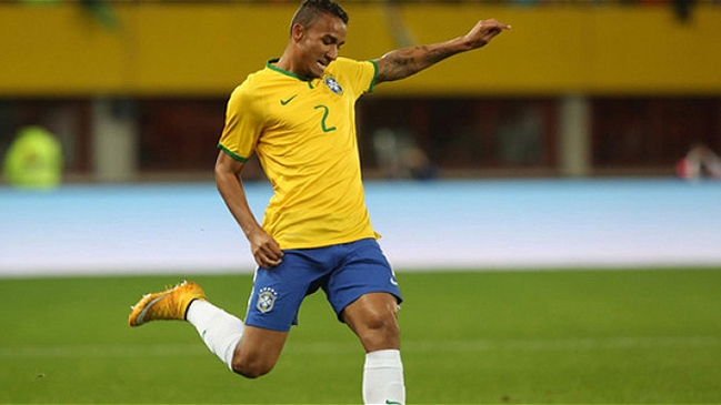 Danilo sufrió lesión en el pie derecho y es duda para duelo entre Brasil y Chile