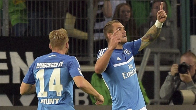 Marcelo Díaz participó en claro triunfo de Hamburgo sobre Borussia Monchengladbach