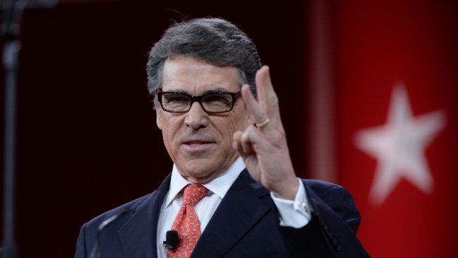 Republicano Rick Perry abandonó carrera hacia la Casa Blanca