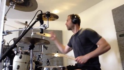 Compañero de Alexis se luce con cover de Nirvana