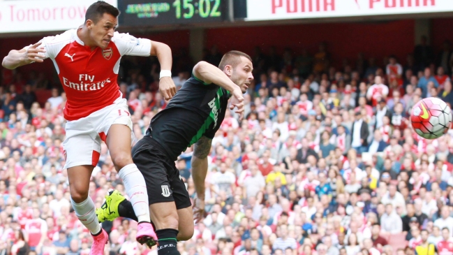 Arsenal de Alexis Sánchez venció a Stoke City y escaló en la Liga Premier