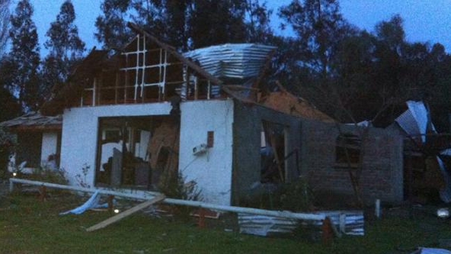 Explosión de contenedor dejó cuatro casas destruidas y decenas dañadas en Quillón