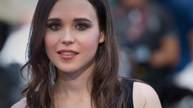 Ellen Page camina la alfombra roja acompañada de su novia