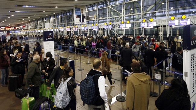 Flujo normal en aeropuerto tras caóticas primeras horas al finalizar paro de la DGAC