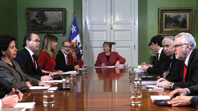 Presidenta Bachelet se reunió con ministros del área económica