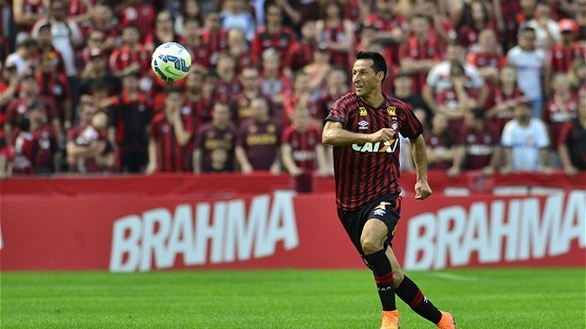 Christian Vilches fue titular en caída de Atlético Paranaense en la liga brasileña