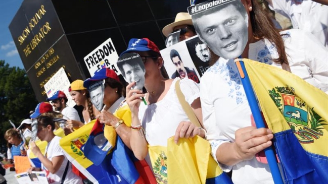 Miles de personas se manifestaron en Venezuela en apoyo a Leopoldo López