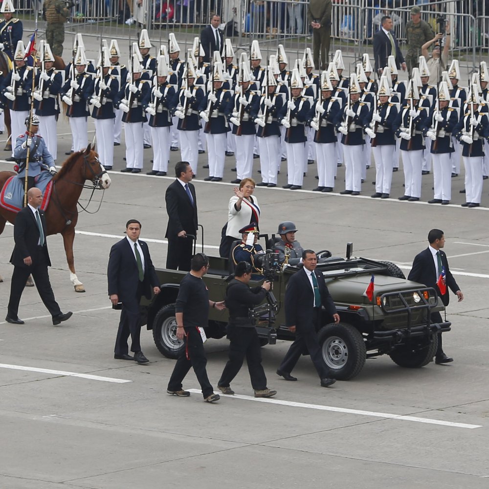 Parada Militar 2015 provocó debate en redes sociales por terremoto en el norte chico