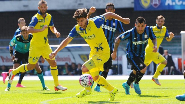 Inter de Milán mantuvo su invicto y el liderato en Italia tras derrotar a Chievo Verona