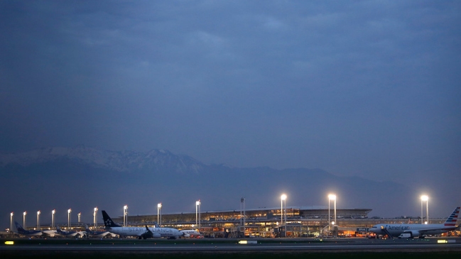 Diputados UDI rechazan propuesta de rebautizar aeropuerto como Pablo Neruda