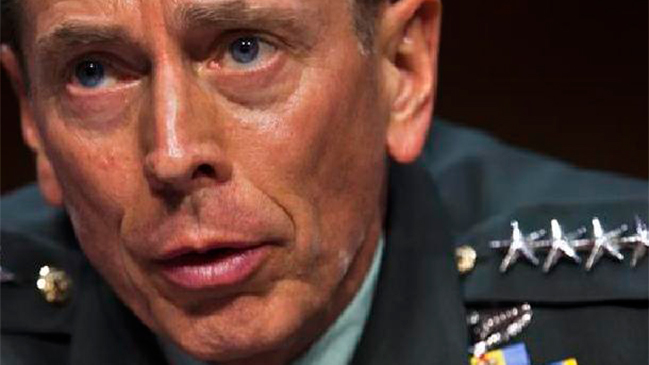 Ex director de la CIA ofreció disculpas por exponer información clasificada a su amante