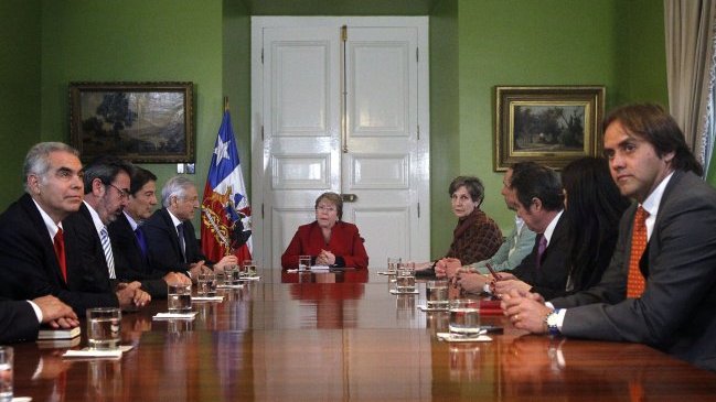 La Haya: Presidenta Bachelet recibió a partidos para analizar posibles escenarios