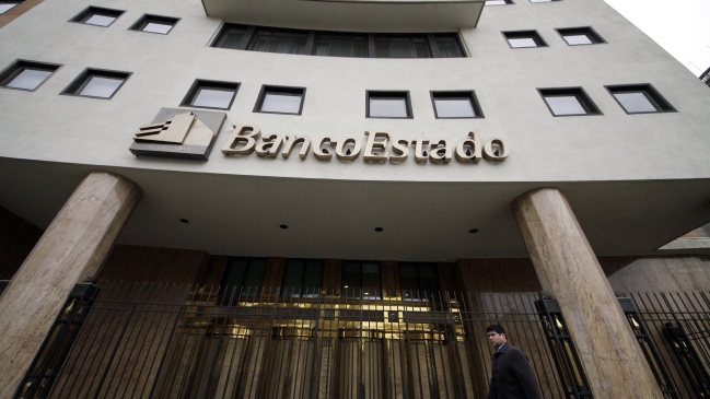 Presidente de BancoEstado renunció en medio de polémica por millonario bono