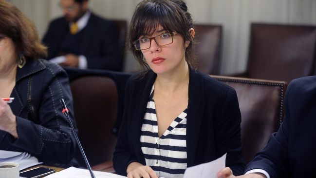 Camila Vallejo y opción de gratuidad vía becas: 