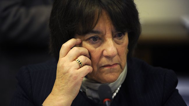 Ministra Delpiano descartó entregar gratuidad a través de becas