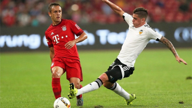 Rafinha se bajó de la selección brasileña para duelo ante Chile