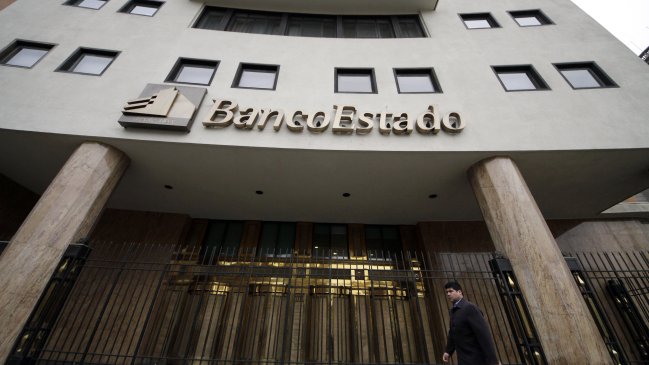 Trabajadores de BancoEstado defendieron millonario bono